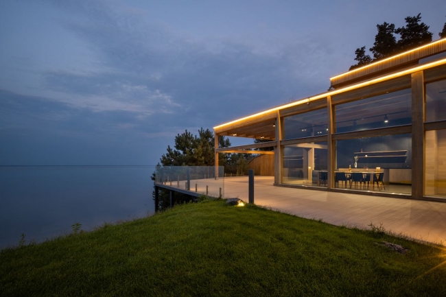 KAGER Bond house at night